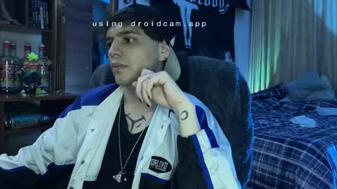 Snapshot of skarvian chatting on 05-10-26, 03:33 Zack independent model online show from 05-10-26, 03:33
