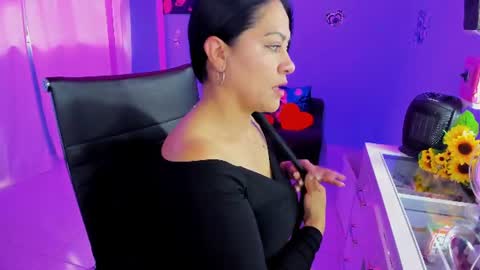 Snapshot of skater_gal chatting on 06-19-26, 06:34 susan ramires online show from 06-19-26, 06:34