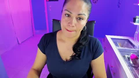 Snapshot of skater_gal chatting on 06-24-26, 09:14 susan ramires online show from 06-24-26, 09:14