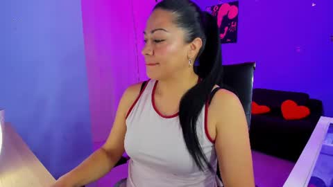 Snapshot of skater_gal chatting on 07-12-26, 12:01 susan ramires online show from 07-12-26, 12:01