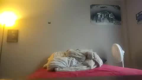 Snapshot of skater_v2 chatting on 01-12-25, 04:50 Christopher online show from 01-12-25, 04:50