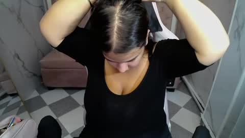 Snapshot of skeler_lovd_b chatting on 04-30-26, 12:22 Skarlet online show from 04-30-26, 12:22
