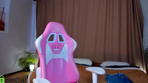 Emily online show from 10-08-25, 07:17