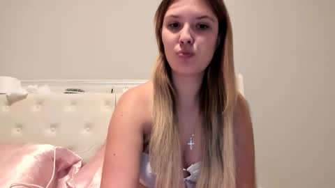 Snapshot of skiimaskabby chatting on 09-23-25, 04:15 skiimaskabby online show from 09-23-25, 04:15