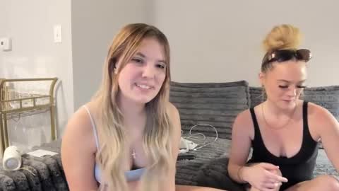 Snapshot of skiimaskabby chatting on 10-14-25, 06:47 skiimaskabby online show from 10-14-25, 06:47