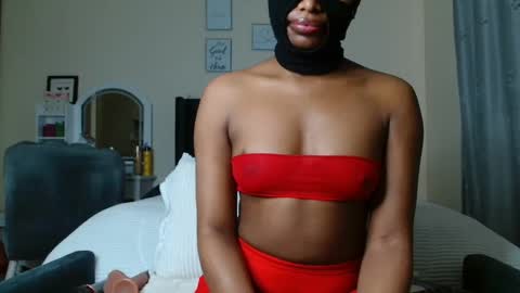 Snapshot of skimask_freak chatting on 12-04-24, 10:46 Krystal Belle online show from 12-04-24, 10:46
