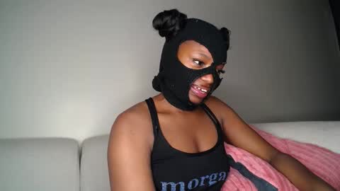 Snapshot of skimask_freak chatting on 03-08-25, 11:16 Krystal Belle online show from 03-08-25, 11:16