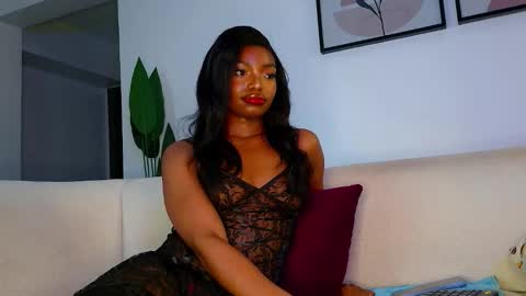 Snapshot of skimask_freak chatting on 10-07-25, 09:39 Krystal Belle online show from 10-07-25, 09:39