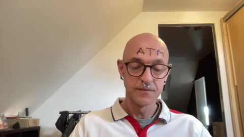 Snapshot of skinbastard chatting on 04-12-26, 01:49 Skinbastard online show from 04-12-26, 01:49