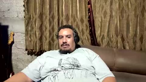 Snapshot of skinhell chatting on 03-18-26, 01:09 Elias online show from 03-18-26, 01:09