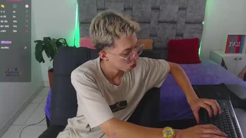 Snapshot of skinny_bigcock20 chatting on 11-20-25, 08:41 skinny_bigcock20 online show from 11-20-25, 08:41