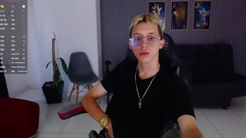 Snapshot of skinny_bigcock20 chatting on 11-21-25, 08:18 skinny_bigcock20 online show from 11-21-25, 08:18