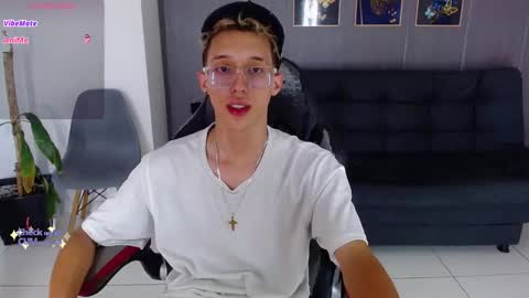 Snapshot of skinny_bigcock20 chatting on 11-29-25, 09:18 skinny_bigcock20 online show from 11-29-25, 09:18