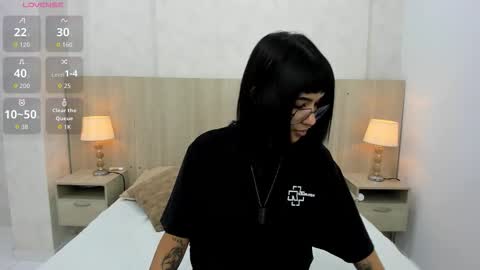 Emily Rojas online show from 12-17-25, 07:20