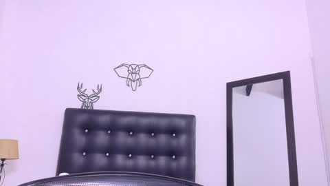 skinny_hottie18 online show from 01-03-25, 04:37