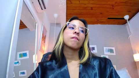skinny_hottie18 online show from 01-09-25, 08:33