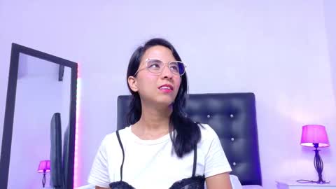 skinny_hottie18 online show from 09-13-25, 01:22