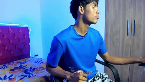 Snapshot of skinny_sam23 chatting on 04-10-26, 02:50 sam online show from 04-10-26, 02:50