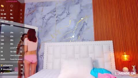 Snapshot of skinnyandcute_ chatting on 02-19-25, 02:55 Mariah Black online show from 02-19-25, 02:55