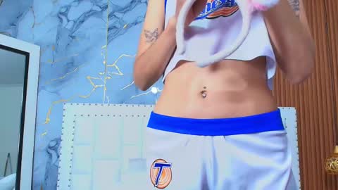 Snapshot of skinnyandcute_ chatting on 02-22-25, 03:01 Mariah Black online show from 02-22-25, 03:01
