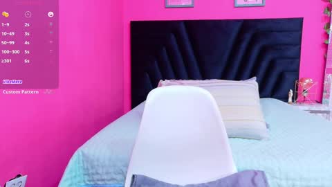 Snapshot of skinnyandcute_ chatting on 09-29-25, 07:51 Mariah Black online show from 09-29-25, 07:51