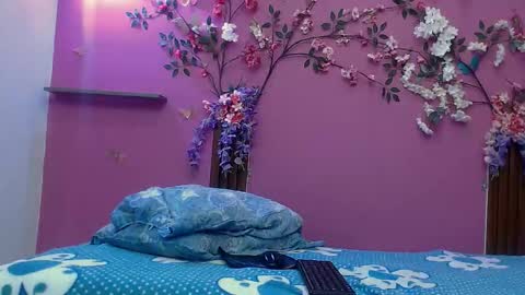 Snapshot of skinnybarbie022 chatting on 09-12-25, 01:17 barbi online show from 09-12-25, 01:17