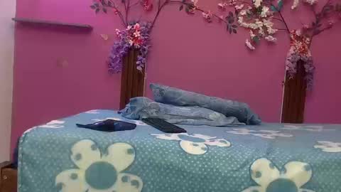 Snapshot of skinnybarbie022 chatting on 09-19-25, 12:45 barbi online show from 09-19-25, 12:45