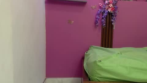 Snapshot of skinnybarbie022 chatting on 10-27-25, 12:36 barbi online show from 10-27-25, 12:36