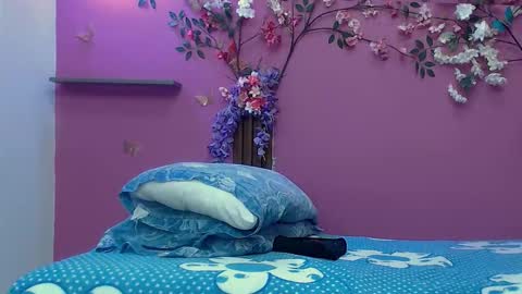 Snapshot of skinnybarbie022 chatting on 11-18-25, 01:22 barbi online show from 11-18-25, 01:22