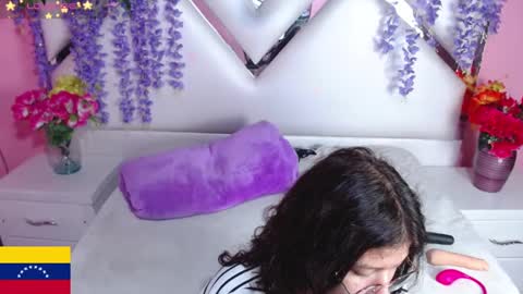  SKINNYHORNY   online show from 12-29-24, 05:10