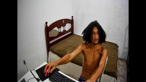 Snapshot of skinnylatinman chatting on 12-03-25, 12:40 Skinny Latin Man online show from 12-03-25, 12:40