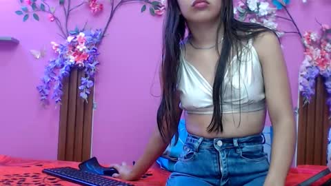 Snapshot of skinnysofia18 chatting on 09-18-25, 01:57 sofia online show from 09-18-25, 01:57
