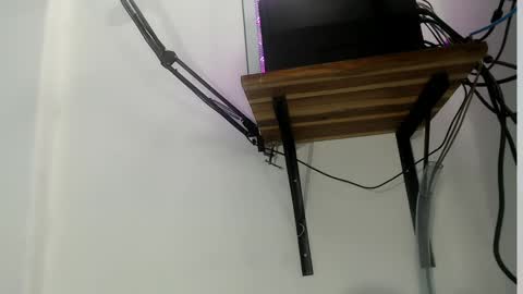Snapshot of skinnyverus18 chatting on 05-23-26, 07:29 VERUS online show from 05-23-26, 07:29