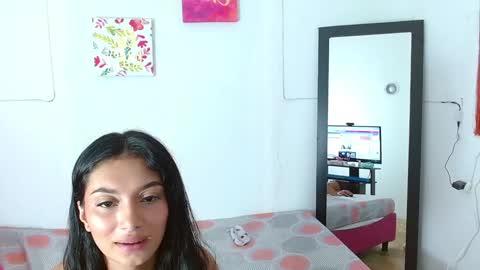 Snapshot of skinnyy_andtight chatting on 01-23-25, 06:45 Alexa online show from 01-23-25, 06:45