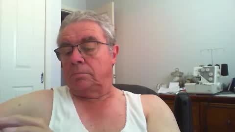 Snapshot of skipper1970 chatting on 01-09-26, 03:31 Skipper1970 online show from 01-09-26, 03:31