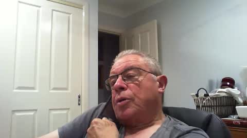 Snapshot of skipper1970 chatting on 03-11-26, 08:42 Skipper1970 online show from 03-11-26, 08:42