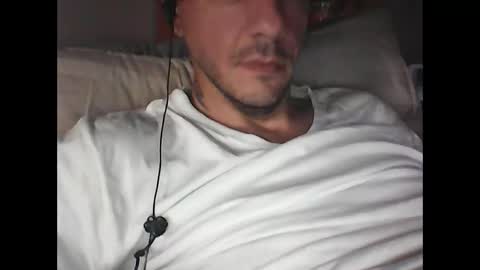 Snapshot of skippy6988 chatting on 10-22-25, 08:19 Easy-E online show from 10-22-25, 08:19