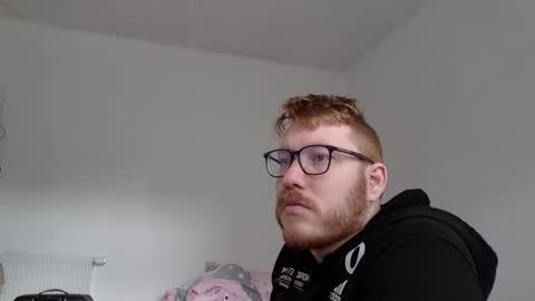 Snapshot of sklave_s chatting on 01-31-25, 10:20 sklave_s online show from 01-31-25, 10:20