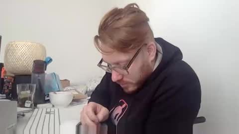 Snapshot of sklave_s chatting on 03-19-26, 09:02 sklave_s online show from 03-19-26, 09:02