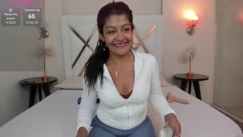 Snapshot of sky_collins_ chatting on 07-16-26, 08:37 Sky online show from 07-16-26, 08:37