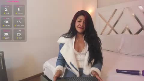 Snapshot of sky_collins_ chatting on 07-24-26, 02:31 Sky online show from 07-24-26, 02:31