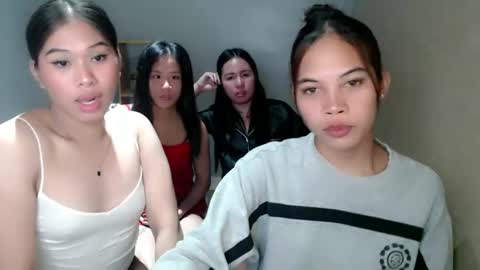 Snapshot of sky_fox_sweetxx chatting on 12-16-24, 01:11 online show from 12-16-24, 01:11