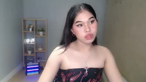 Snapshot of sky_fox_sweetxx chatting on 12-17-24, 10:34 online show from 12-17-24, 10:34