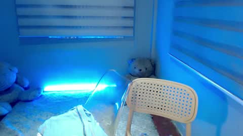 Snapshot of sky_fox_sweetxx chatting on 01-06-25, 01:41 online show from 01-06-25, 01:41