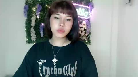 Snapshot of sky_fox_sweetxx chatting on 01-07-25, 08:45 online show from 01-07-25, 08:45