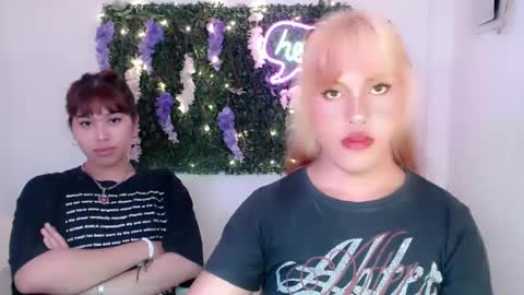 Snapshot of sky_fox_sweetxx chatting on 01-21-25, 10:30 online show from 01-21-25, 10:30