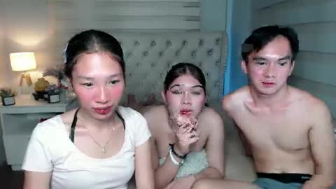 Snapshot of sky_fox_sweetxx chatting on 02-10-25, 01:33 online show from 02-10-25, 01:33