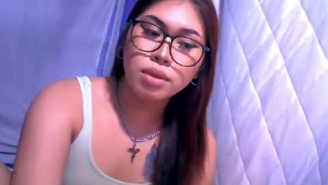 Snapshot of sky_fox_sweetxx chatting on 10-07-25, 12:46 online show from 10-07-25, 12:46
