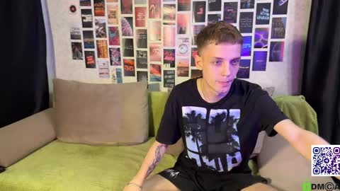 Snapshot of sky_hunter chatting on 09-18-25, 10:17 sky_hunter online show from 09-18-25, 10:17