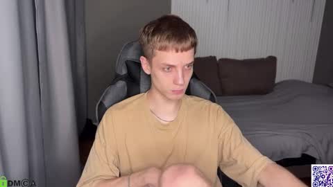 Snapshot of sky_hunter chatting on 10-20-25, 03:12 sky_hunter online show from 10-20-25, 03:12